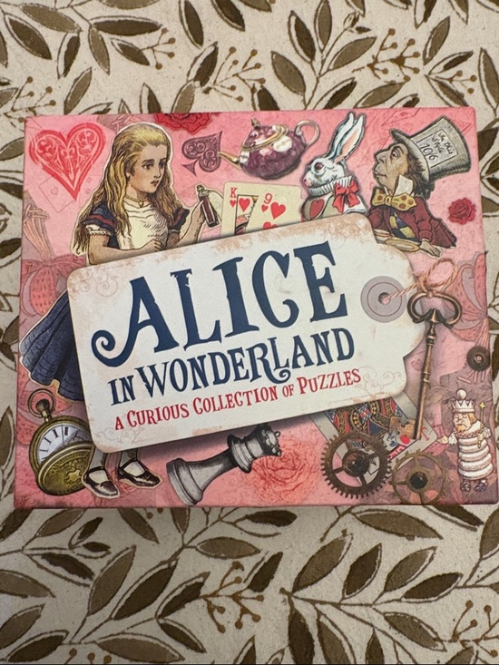Other - Alice in Wonderland - A Curious Collection of Puzzles